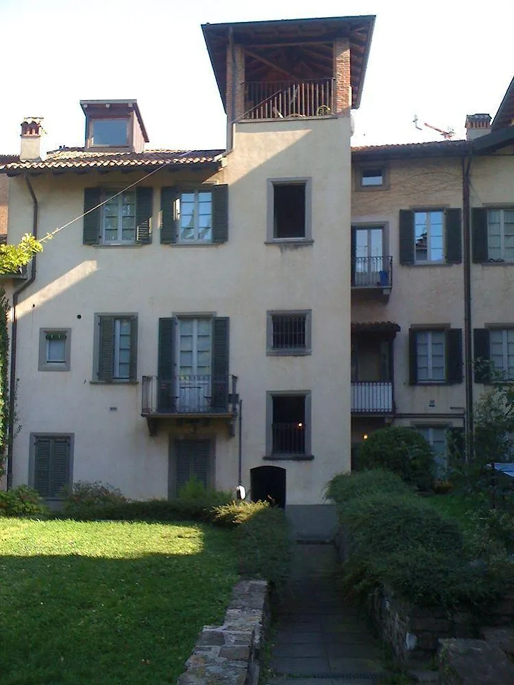 Oda ve Kahvaltı B&B Entro Le Mura Bergamo